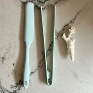 Lot of 3 Core Kitchen Green Silcione Kitchen Long Spatula, Tongs & Wine Stopper